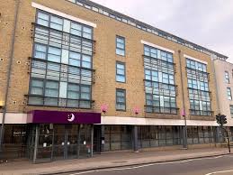 The closest london heathrow airport is placed in 10.6 with the help of our website, you can make a reservation at hotel premier inn london kew bridge. Standard Decor Picture Of Premier Inn London Kew Bridge Hotel Brentford Tripadvisor
