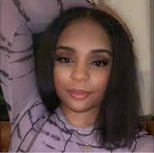 Melanie Bamberg's Instagram, Twitter & Facebook