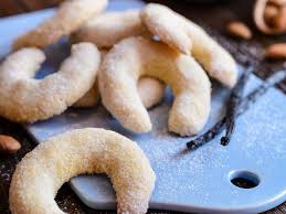 Croissants De Lune Maison Recette Recette Croissant Alimentation Croissants