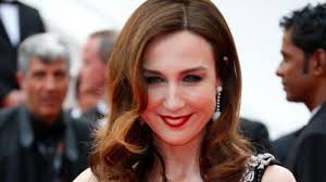 For american attendees of the 2021 festival de cannes, the french event has become an odyssey of spit. Photos Festival De Cannes 2021 Revivez Les Plus Gros Accidents De Robe Sur Le Tapis Rouge Voici