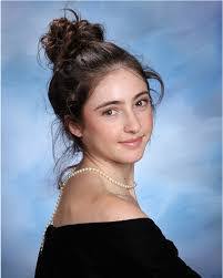 Sara Rust's Instagram, Twitter & Facebook