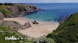 Longer ensuite la plage de la tourette. Vendee L Ile D Yeu Youtube