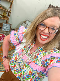 Let's welcome our new members! Reminder to sellers to bundle your posts.  Please review rules :) Megan Yelats, Katie Crain Claxton, Rondi Staley,  Rosie Rodriguez, Sublime Antique Restorations, Tami Ransom Pyle, Amanda