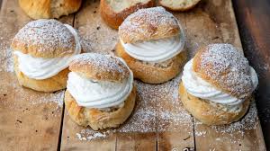 50g jäst 100g smör 1/2 tsk malen kardemumma 5 dl mjölk (3%) 2 ägg 1 1/4 dl. Rugndf Jxiohxm