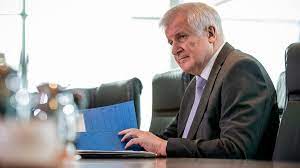 50 jahre seien genug, sagt der deutsche innenminister in einem interview. Seehofer Will 2021 Raus Aus Der Politik