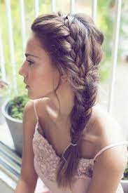 Seitlich Geflochtener Zopf Neueste Haar Modelle 2018 Flechtfrisuren Geflochtene Frisuren Hochzeitsfrisuren