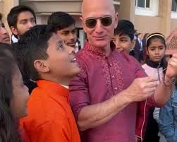 His oldest son, preston, was born in 2000 and studies at princeton. Jeff Bezos Flies Kite With Children India New England News