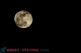 Son apparition dans le ciel est synonyme de renouveau dans la vie de tous, pour peu que l'on fasse preuve d'ouverture d'esprit et de bonne volonté. Lune Rose Plus Comme Une Mini Lune