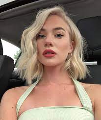 The idea is to make your jawline look broader so that your cheekbones are highlighted. What Hairstyles Are Best For Wide Broad Shoulders Hair Adviser