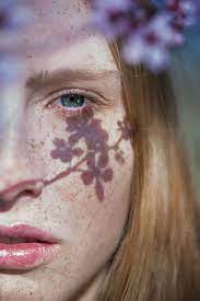 Fruhling Portrat Fotografie Closeup Sommersprossen Bluten Blumen Schat Creative Portrait Photography Portrait Photography Tips Photography Inspiration Portrait