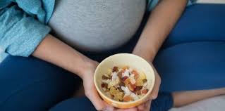 Pepaya yang sudah matang umumnya dianggap aman dan. Buah Kering Untuk Ibu Hamil Manfaat Dan Risiko Dikonsumsi Berlebihan Theasianparent Indonesia