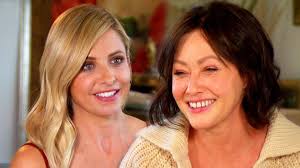 Shannen doherty reveals her stage four cancer diagnosis on good morning america. Sarah Michelle Gellar To Interview Shannen Doherty In Intimate Et Sit Down Exclusive Entertainment Tonight