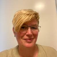 Barbara Earling's Instagram, Twitter & Facebook