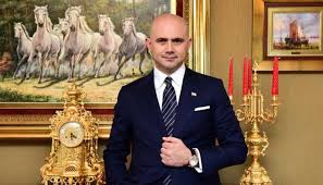 Cihan ekşioğlu, o ara devletin kışlalarına tadilat yapıyordu. Fgtgmygbkgzvxm