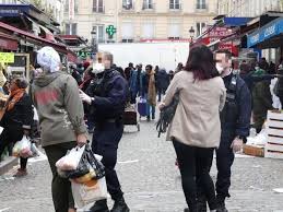 Plutôt qu'un confinement le w. Videos Confinement L Heure D Apres A Paris La Police Peine A Faire Rentrer Les Gens Chez Eux Actu Paris