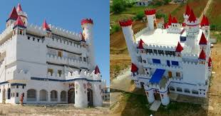 Βενιζέλου στην κυπαρισσία και μετά από λεκτική διένεξη με τον 39χρονο άνδρα, έφυγε από το κατάστημα. Messhnia To 3exameno Kastro Twn Paramy8iwn Poy 8ymizei Disneyland Kai Elaxistoi Gnwrizoyn Thn Ypar3h Toy