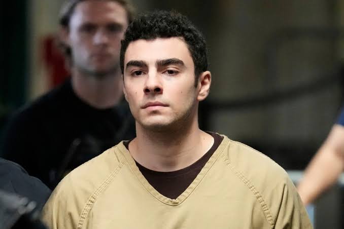 Đóng giả đặc vụ FBI vì muốn cứu sát thủ Luigi Mangione - Báo VnExpress