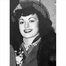 Elizabeth Savelli's Instagram, Twitter & Facebook