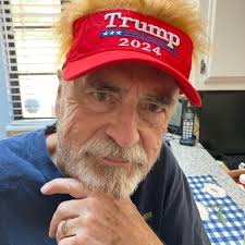 At a nature reserve in South Africa, this African yellow-billed hornbill  was found sitting motionless in an ant nest, completely covered in ants-a  rare and puzzling sight.