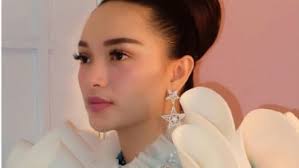 Zaskia Gotik dan Caren Delano Pacaran?