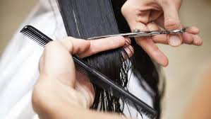 Penting untuk memilih gunting potong rambut dengan tingkat ketajaman yang cukup baik. Yang Harus Diperhatikan Sebelum Potong Rambut