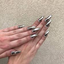 I love silver (as you might have noticed), i like gold too but it just doesn't work with on me, well, i have some golden pieces which i mix with and how cool is it with metallic nails now that metallic is so in? 50 Awesome Silver Nail Ideas For Any Occasion In 2021
