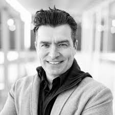 Karen Kupfer's Instagram, Twitter & Facebook