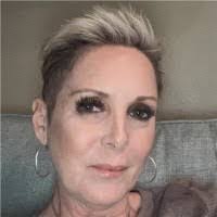 Laura Mutz's Instagram, Twitter & Facebook