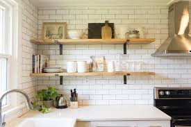 Memilih meja makan tempel dan ukurannya kecil adalah pilihan yang tepat karena tidak memakan ruang yang banyak. Furniterus 7 Ide Rak Dapur Minimalis Untuk Dapur Kecil