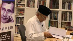 Terkait itu, wakil ketua umum partai ummat, agung mozin mengatakan tudingan dari barikade 98 tidak penting. Siapa Amien Rais Sebenarnya