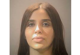 Ms coronel aispuro, pictured at her husband's trial in 2019, is accused of helping him run the sinaloa cartel. Emma Coronel Esposa De El Chapo Guzman Se Declara Culpable De Trafico Drogas