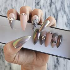 Blushing Blooms Sister In Bloom Has Iridescent Chrome Nails Our Nails Are Made With At Least 6 Coats Of Gel Poli Swarovski Nails Floral Nails Press On Nails