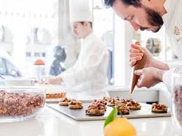 Patissez Avec Des Chefs Professionnels Activites De Team Building Chef Patissier Team Building