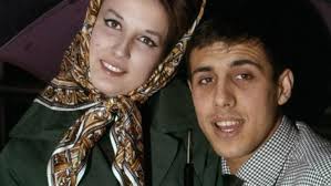 He is often credited as the author of both the music and lyrics of his songs. Adriano Celentano Und Mina Veroffentlichen Neue Platte