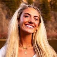 Hallie Hansen's Instagram, Twitter & Facebook