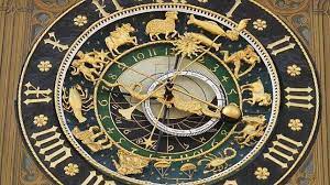 Ilustrasi pria murung di atas tempat tidur (unsplash.com/joel overbeck). Jual Ramalan Zodiak Sabtu 19 Juni 2021 Scorpio Miliki Banyak Ide Sagitarius Bertemu Teman Lama