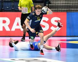 He made international debut on the swedish . Wer Lauft Mit Welcher Ruckennummer Auf Kader Deutschland Schweden Bei Handball Em