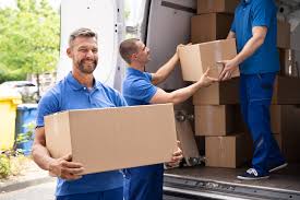 10 Essential Tips for a Stress-Free Move: Expert Advice from Moving  Professionals - Easytruck™