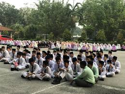 Dan pada 7 februari 1963, sekolah ini dibuka untuk persekolahan. Perhimpun Sekolah Agama Menengah Tinggi Sultan Hisamuddin Facebook