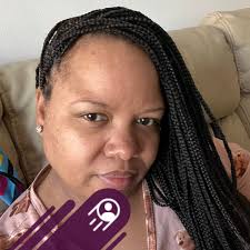 wow, Nikki! just pull those pants down a little bit more. please!!!😀