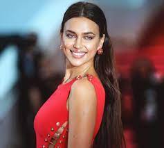 Irina is 5 ft 10 (1.78 m) tall, and she looks quite tall compared to other russian women. Irina Shayk Bio Wiki Age Boyfriend Husband Child Family Religion Net Worth Height Weight Nationality Feet Instagram Primal Information