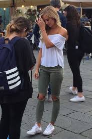 How To Wear High Top Converse With Skinny Jeans Star Style Page 2 Celebrity Fashion Skinny Jeans Outfit Summer High Top Converse Outfits White Converse Outfits