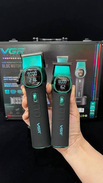 ., پک دو عددی vgr v-885 s2, دارای کیف سامسونتی , ماشین اصلاح : تیغه فلت،  موتور براشلس9000RPM, تیغه سرامیکی روکش‌DLC،اهرم پنج دنده کلیکی،داری بیست  و‌یک حالت تنظیم دور موتور از 7000تا 9000دور، زمان شارژ ...