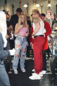 Youtubers tana mongeau and jake paul got engaged after two months of dating—see their short relationship timeline and when tana and jake paul tana. Trotz Beziehungspause Tana Mongeau Mit Jake Paul Unterwegs Promiflash De