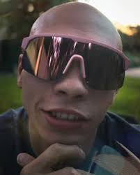 Candy Oakley's Instagram, Twitter & Facebook