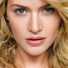 Beh, sì, signora, mi piace [quest'esistenza priva di radici]. Insomma, ho  tutto quello che occorre...