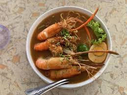 Untuk membuat mie dengan udang, disarankan untuk menggunakan wajan, tidak hanya untuk jumlah ruang, tetapi wadah ini juga memiliki sifat memberikan. Mee Udang Banjir Udang Galah Memang Sedap Menjilat Sudu Denaihati