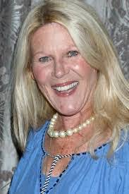 Annette Arce's Instagram, Twitter & Facebook