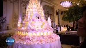 Die Hochzeitstorten Der Superlative Riesige Hochzeitstorten Torte Hochzeit Hochzeitstorte Design