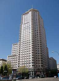 Torre cristal, obra del arquitecto césar pelli, es el edificio más alto de madrid y de españa y el tercer rascacielos más alto de la unión europea. Estos Son Los 10 Edificios Mas Altos De Madrid Arquitectura Ideal